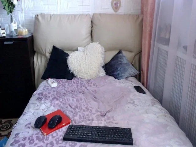 Live sex webcam photo for HotDelightKrs #262953341