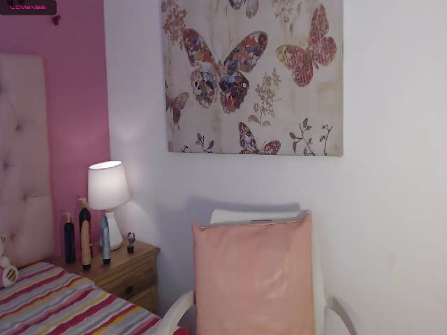 Live sex webcam photo for Crystal_Star9 #261153806