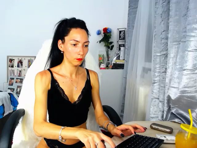 Live sex webcam photo for Stacylovesin #265159023