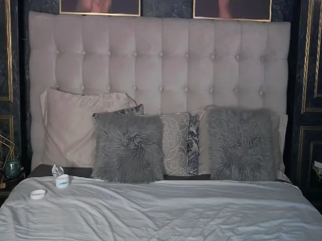 Live sex webcam photo for JuliaJuliette #256744499