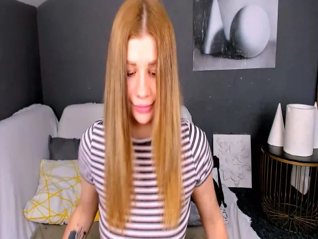 Live sex webcam photo for JuicyHelenX #258767604