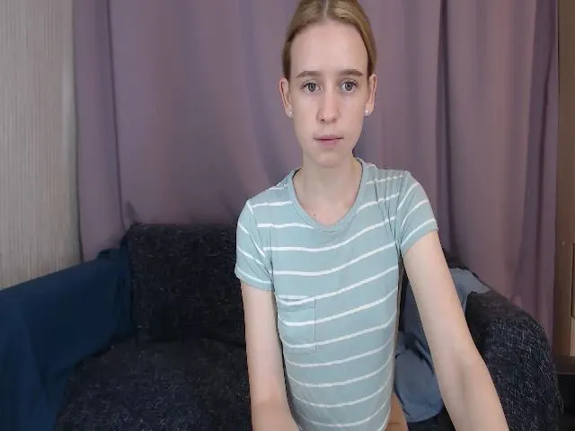 Live sex webcam photo for HotSwJenna #252969538