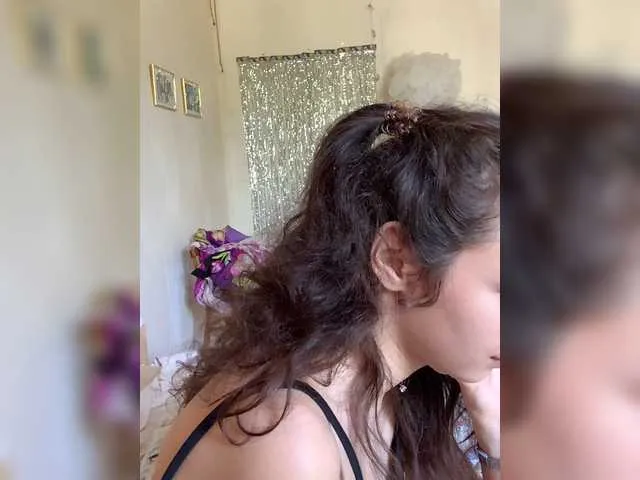 Live sex webcam photo for AnnaCow #250104185