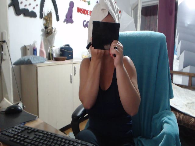 Live sex webcam photo for LiaMelanyy #256434291