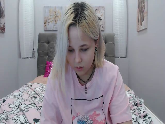 Live sex webcam photo for Helokit #254087596