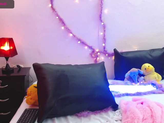 Live sex webcam photo for SolSmith09 #249340881