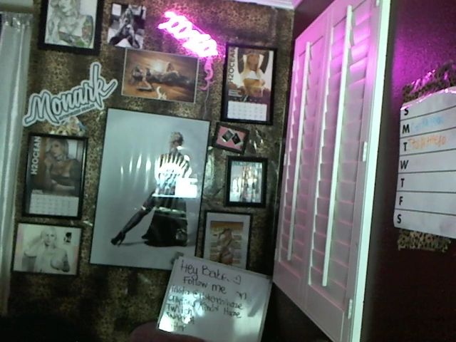 Live sex webcam photo for KendalHaze #254357783