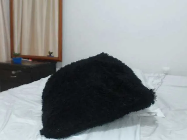 Live sex webcam photo for ThamaraFranc #241433342