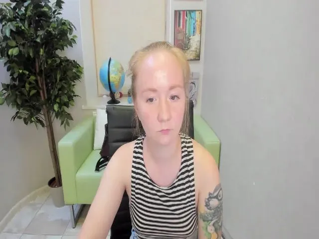 Live sex webcam photo for StunningKelly #252901560