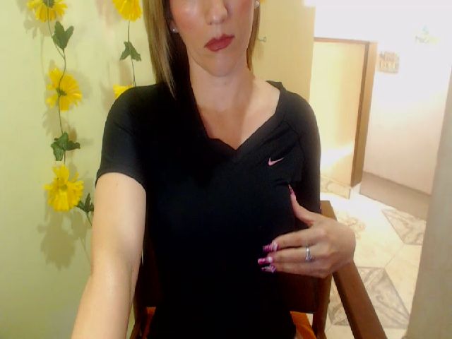 Live sex webcam photo for SHAYRA_ #264515120