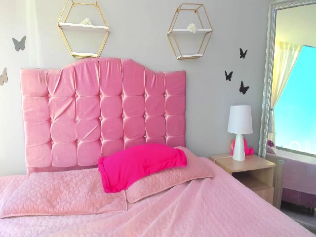 Live sex webcam photo for Lu1bonnie #262352111