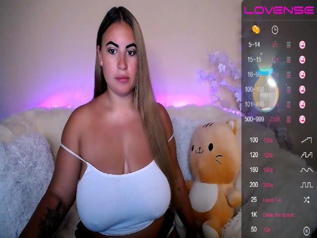 Live sex webcam photo for HarleyQuinnX_ #256031155