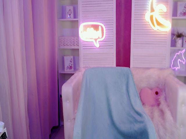 Live sex webcam photo for LynneDawson #264576399