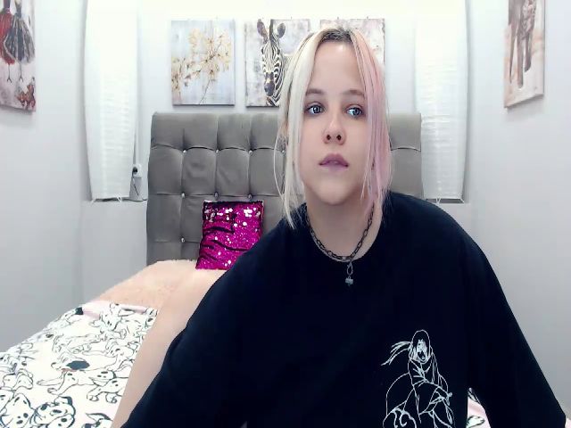 Live sex webcam photo for Helokit #256194378