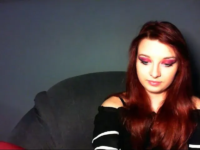 Live sex webcam photo for VirginLuna18 #261531941