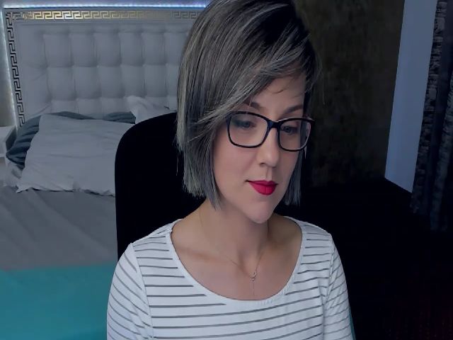 Live sex webcam photo for TiffanyRioxxx #258342782