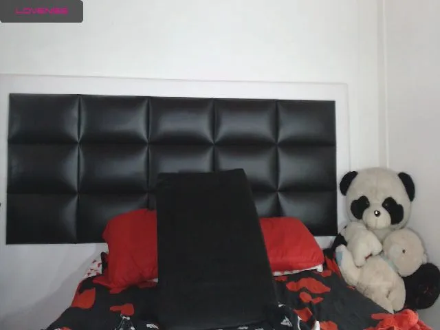Live sex webcam photo for AnnyBigAssxxx #252397163