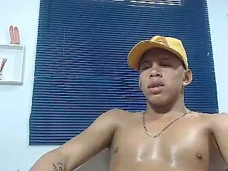 Live sex webcam photo for Hornymansexy_o #245059433