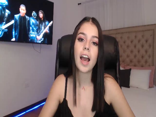 Live sex webcam photo for Heily_ #263952231