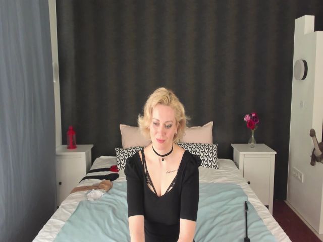 Live sex webcam photo for Mia__Bond #261311608