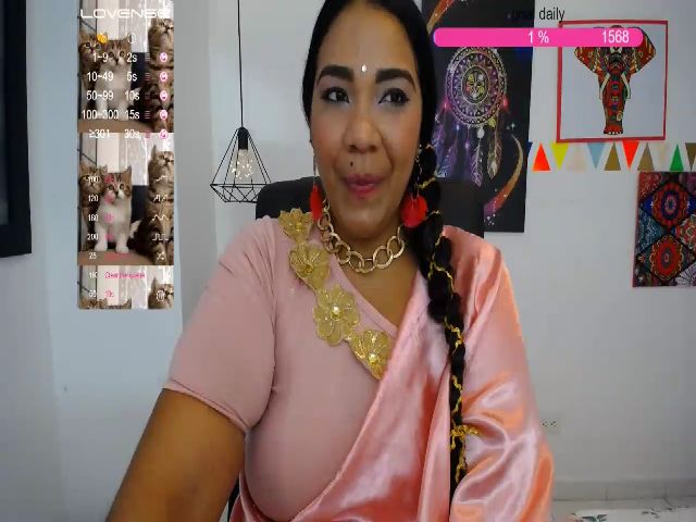 Live sex webcam photo for IndianMama #252507625