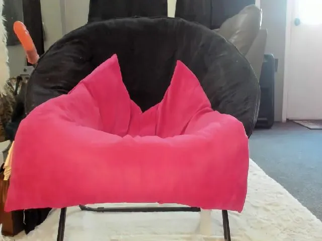 Live sex webcam photo for KinkyKortney #264361978