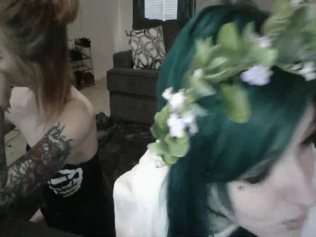Live sex webcam photo for FloraSky #263952236