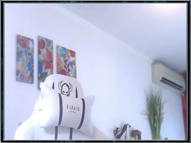 Live sex webcam photo for ClassyMelyna #261482877