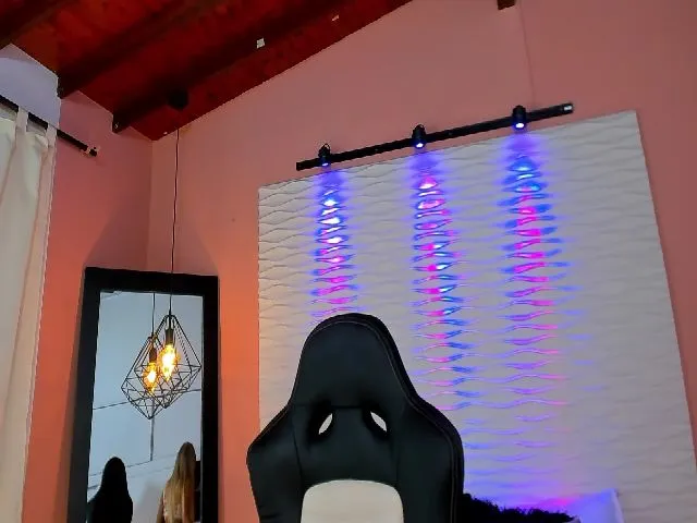 Live sex webcam photo for IsabelaBrown #254965197