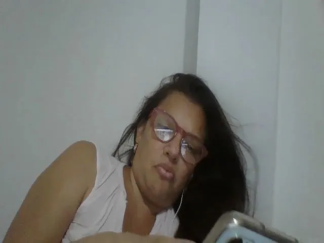 Live sex webcam photo for SweetLola01 #261807481