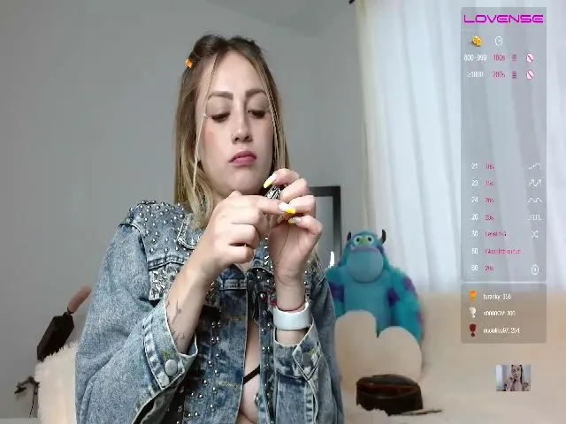 Live sex webcam photo for SamantaCollen #254298694