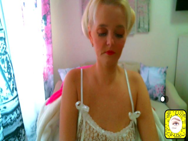 Live sex webcam photo for ChristiRoses #263610442