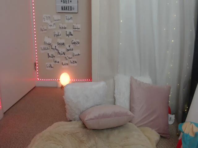 Live sex webcam photo for Hazelshigh #261181727