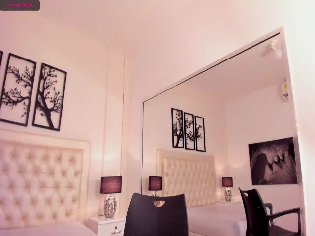 Live sex webcam photo for Mackenzie__20 #253305059