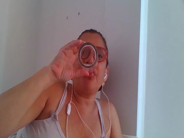 Live sex webcam photo for SweetLola01 #255746014