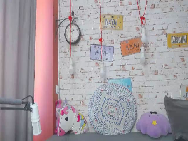 Live sex webcam photo for PoxyVibe #254499636