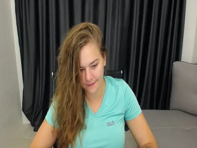 Live sex webcam photo for KellyKleine #255354523