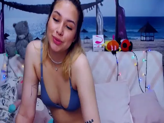Live sex webcam photo for AlisMonrov18 #256621071