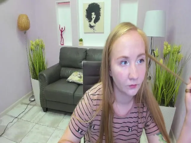 Live sex webcam photo for StunningKelly #260878620