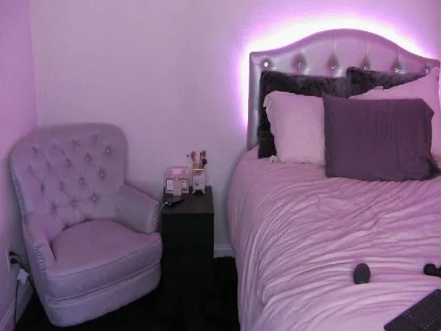 Live sex webcam photo for MeganMaxine #259791512