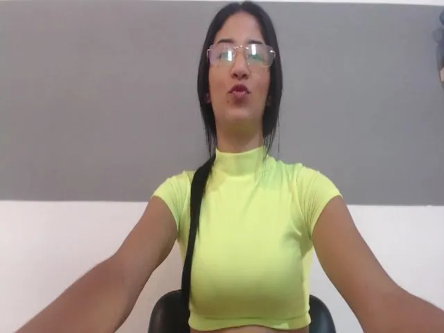 Live sex webcam photo for STORMY_FOXX #263921985