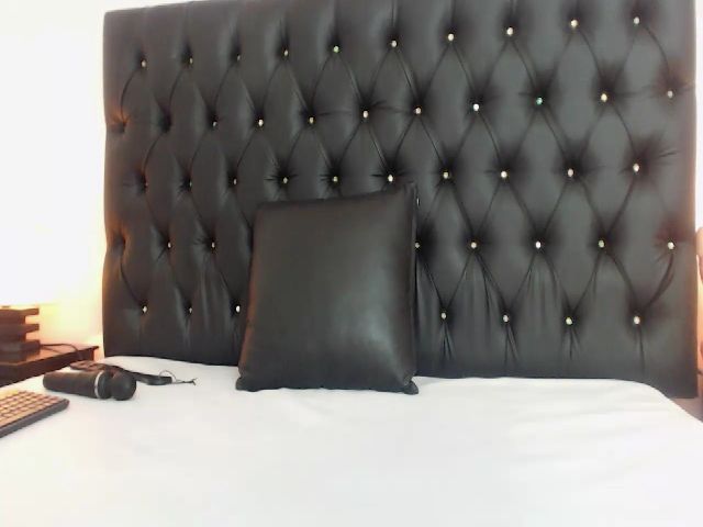 Live sex webcam photo for Shantal_19 #255496631