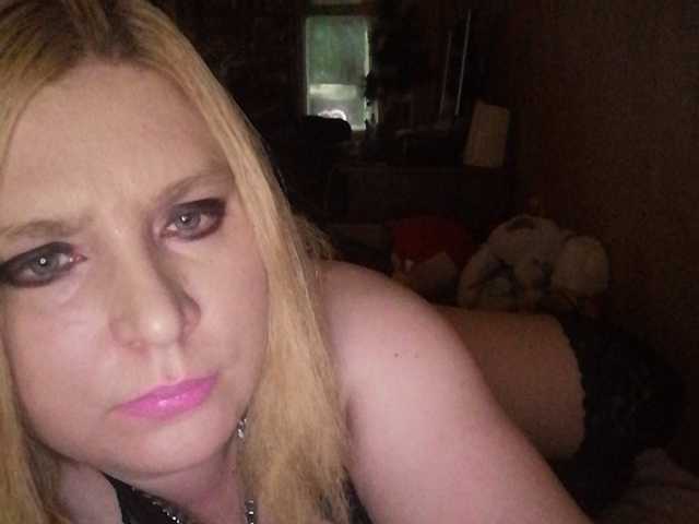 Live sex webcam photo for Lara551 #245241909