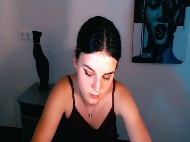 Live sex webcam photo for EmilyFar #255617661