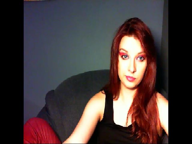 Live sex webcam photo for VirginLuna18 #255380644