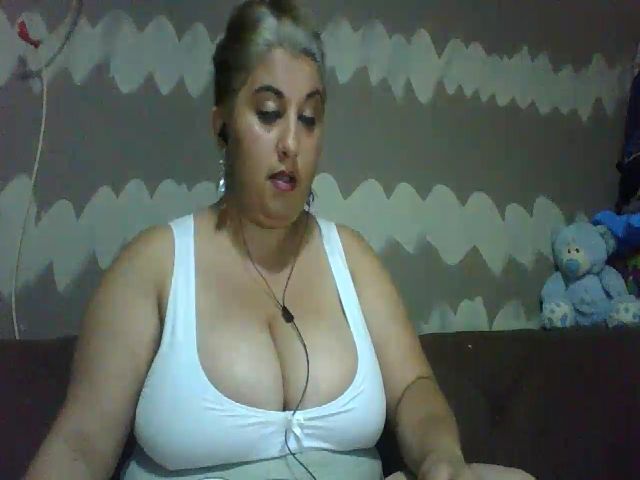 Live sex webcam photo for BigBreastsMia #254896386