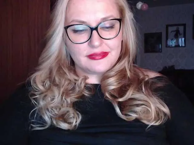 Live sex webcam photo for WifeyNusha #240901389