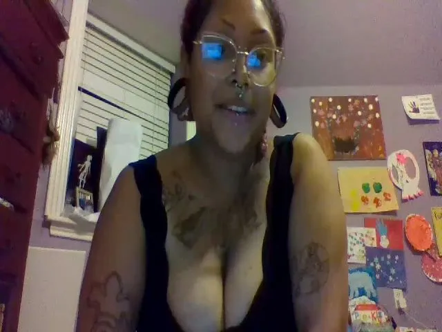 Live sex webcam photo for MimiMonroe #265357196