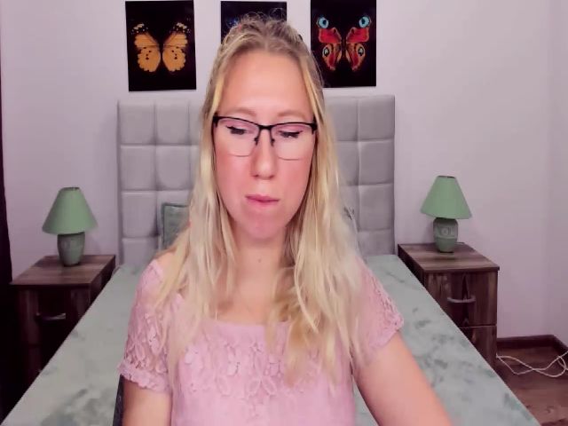 Live sex webcam photo for LizaSwan #255041044