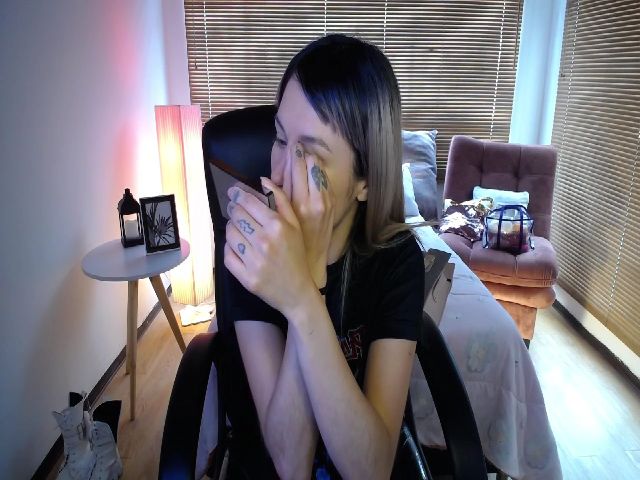 Live sex webcam photo for Kimjeniie #261375143